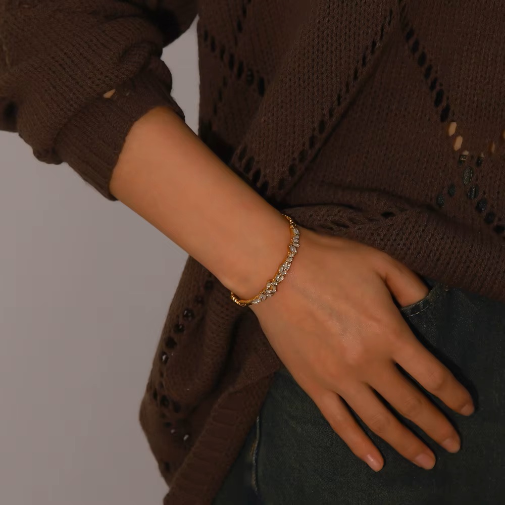 Detail náramku ELENYS Lumi Grace – zirkony